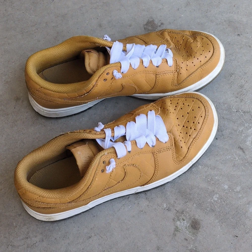 Nike Low Dunk Quilted Wheat‎ Womens Sneakers Size 7.5